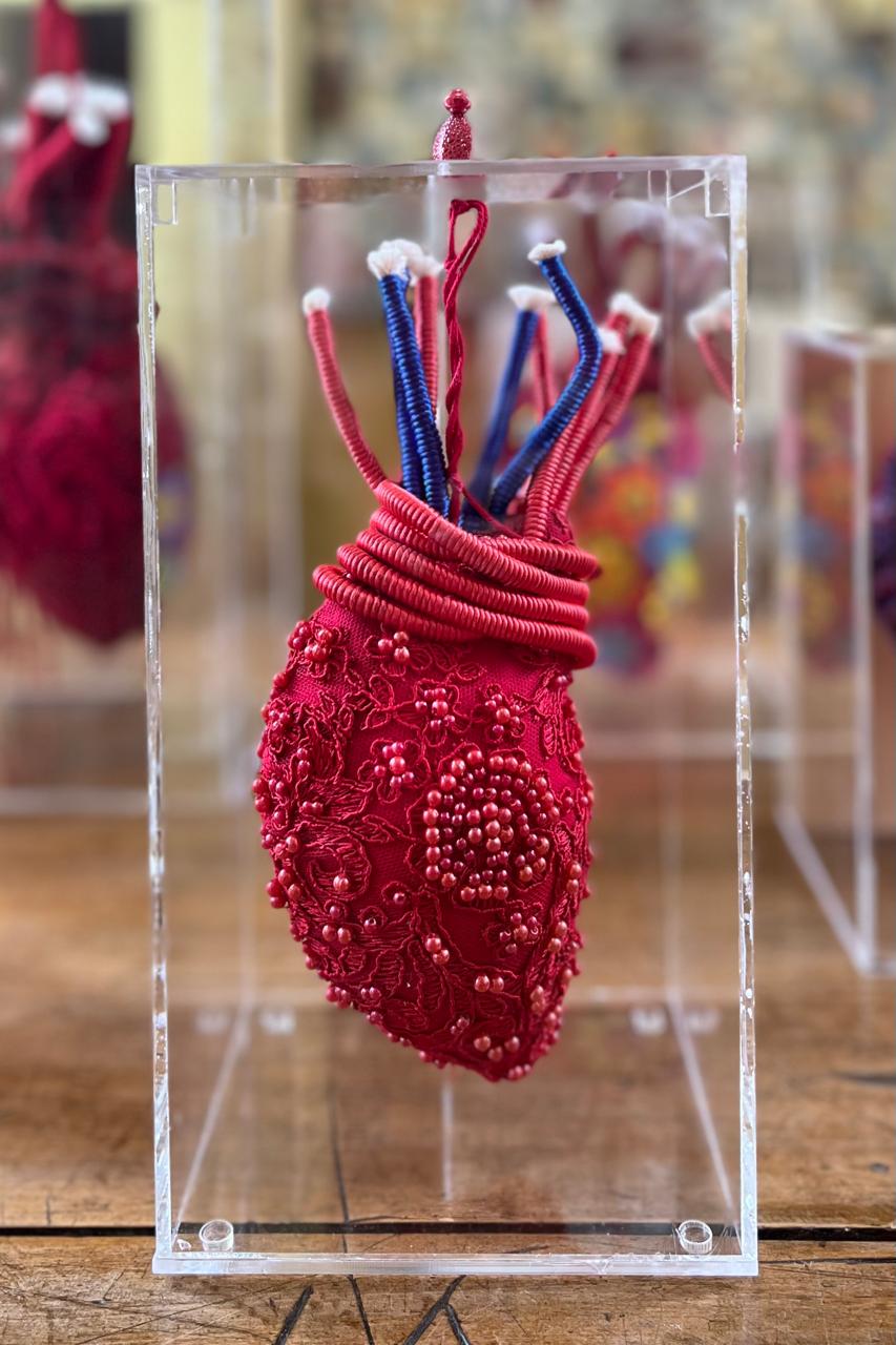 Coração 10 - T01, 010 - Coração Vermelho Bordado Miçangas P